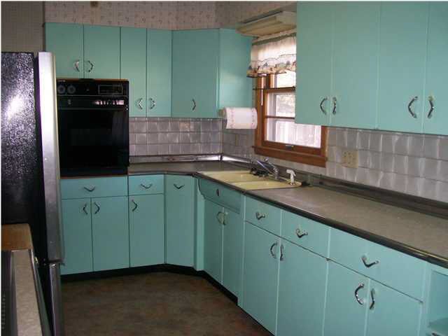 716 W 9th, Newton, KS 67114