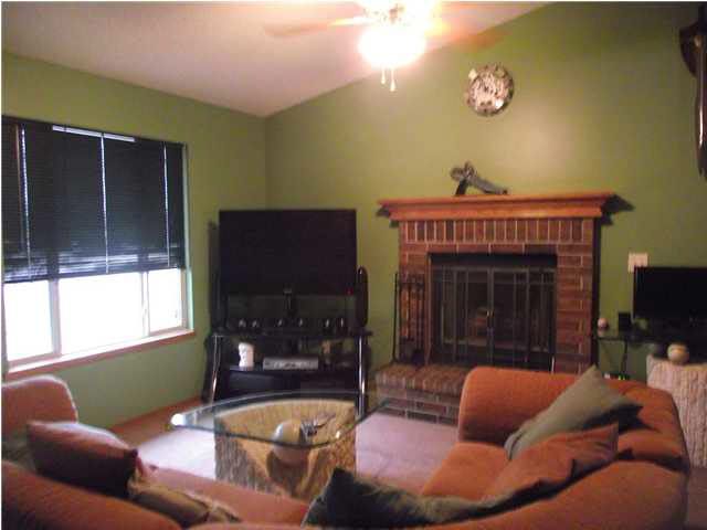 408 E Country Walk Lane Ct, Mulvane, KS 67110
