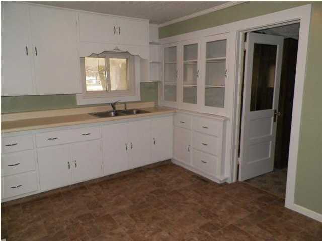 923 E 7th, Newton, KS 67114