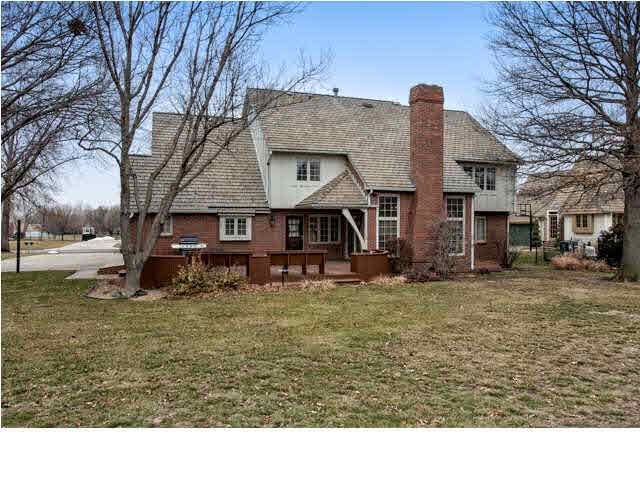 8955 E Boxthorn Ct, Wichita, KS 67226
