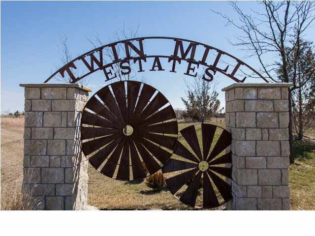 12811 E Twin Mill Dr, Derby, KS 67037