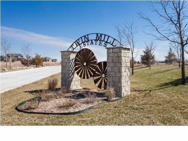 12811 E Twin Mill Dr, Derby, KS 67037