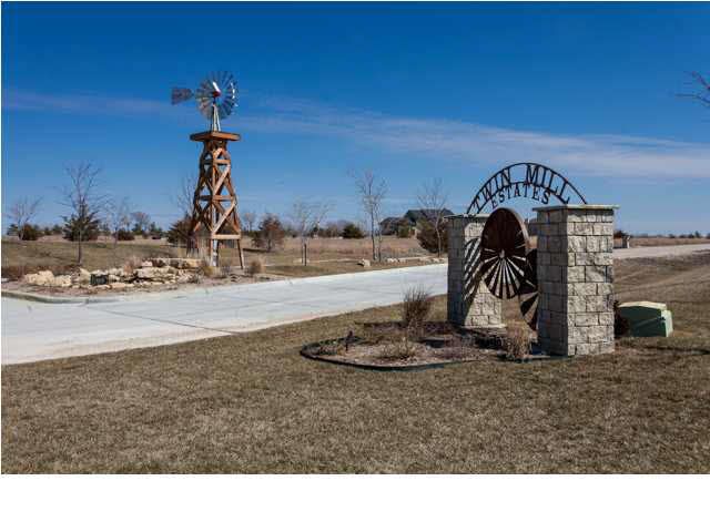 12921 E Twin Mill Dr, Derby, KS 67037