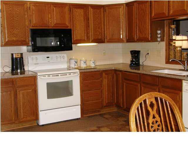 1213 E James St, Derby, KS 67037