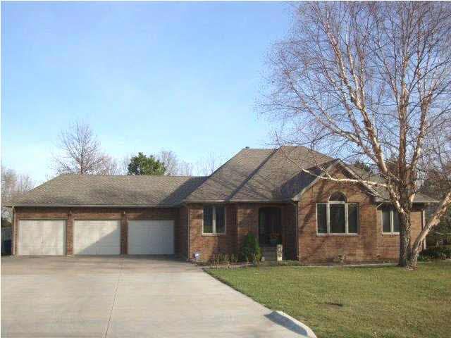 702 N Trail Dr, Mulvane, KS 67110