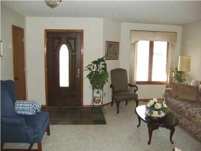 702 N Trail Dr, Mulvane, KS 67110