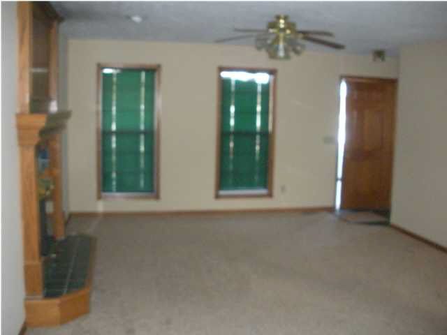 401 Sutton Dr, Newton, KS 67114