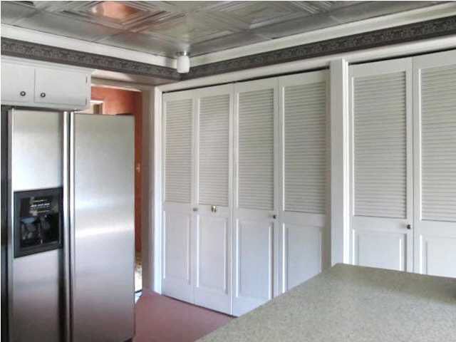 7114 E Douglas Ave, Wichita, KS 67206
