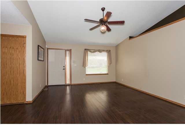 422 E Rolling Acres Ct, Valley Center, KS 67147