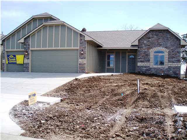 1401 E Summerlyn, Derby, KS 67037