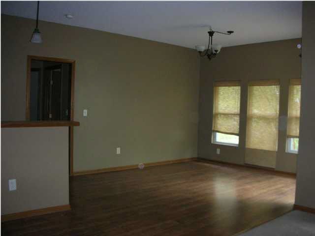 1413 Hiddenridge Cir, Derby, KS 67037