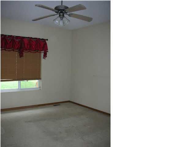 1413 Hiddenridge Cir, Derby, KS 67037