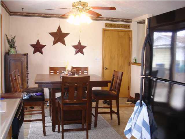 305 Brookside Dr, Newton, KS 67114