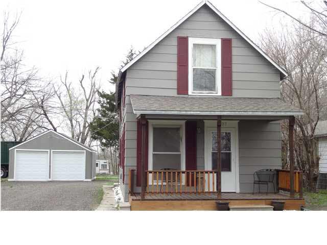 1207 N Walnut Ave, Newton, KS 67114