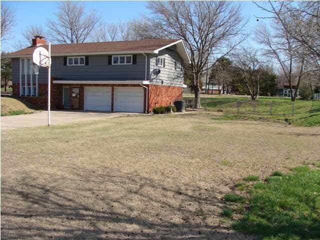 124 E Hamlin Rd, Andover, KS 67002