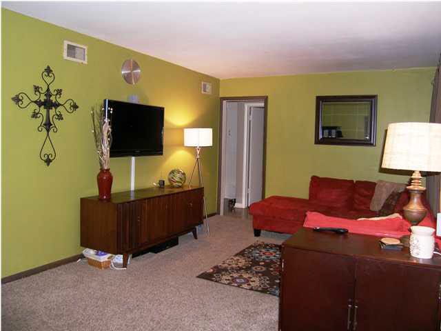 818 N El Paso Dr, Derby, KS 67037