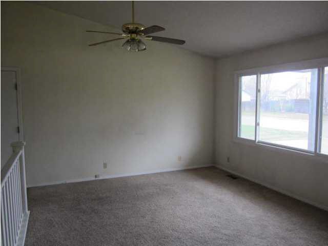 819 E Karla Ave, Haysville, KS 67060