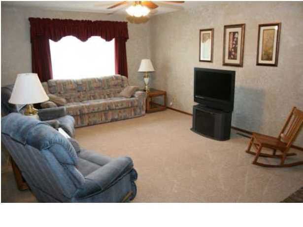 718 N Surrey Ln, Maize, KS 67101