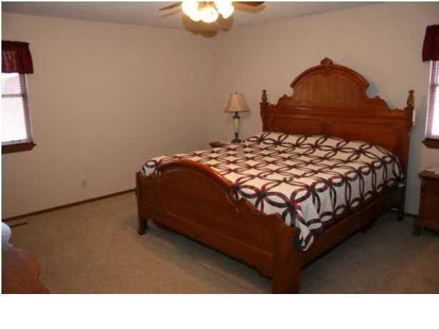 718 N Surrey Ln, Maize, KS 67101