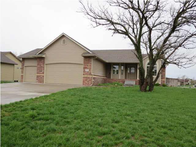 211 Harmony Cir, Rose Hill, KS 67133