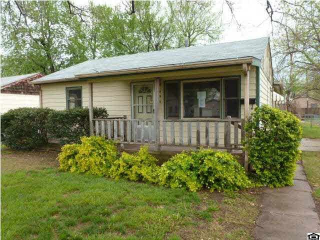 595 W 1st St, Valley Center, KS 67147
