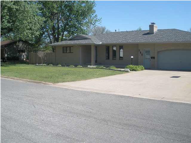163 W Wallace Ave, Kingman, KS 67068