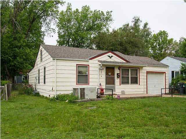 1027 S Waverly St, Wichita, KS 67218