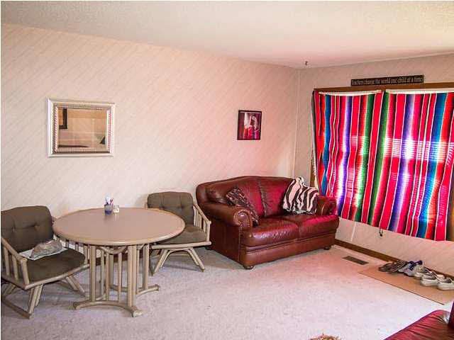 1027 S Waverly St, Wichita, KS 67218