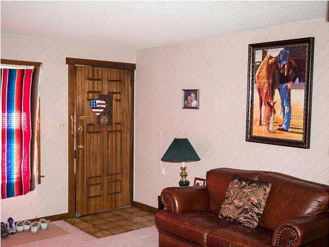 1027 S Waverly St, Wichita, KS 67218