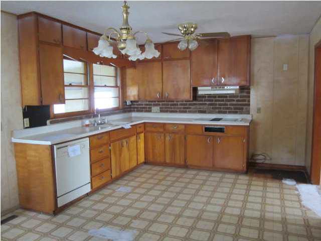 2016 E Mona, Wichita, KS 67216