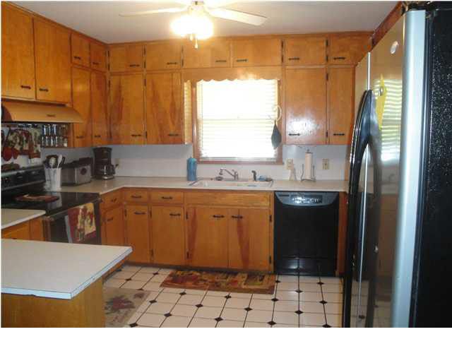 1024 Custer Ln, Augusta, KS 67010