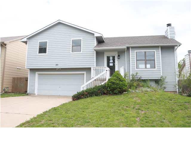 251 W Teal Dr, Derby, KS 67037