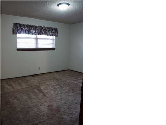 2 Windmill Ct, Valley Center, KS 67147