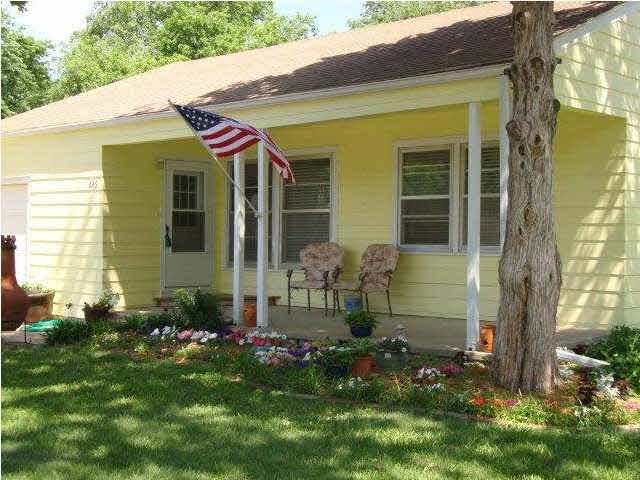 226 E Collier, Mulvane, KS 67110