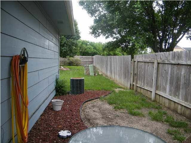 8725 E Parkmont, Wichita, KS 67207