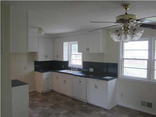 3252 S Walnut St, Wichita, KS 67217
