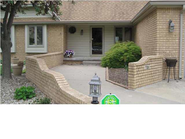 721 E Dover, Valley Center, KS 67147