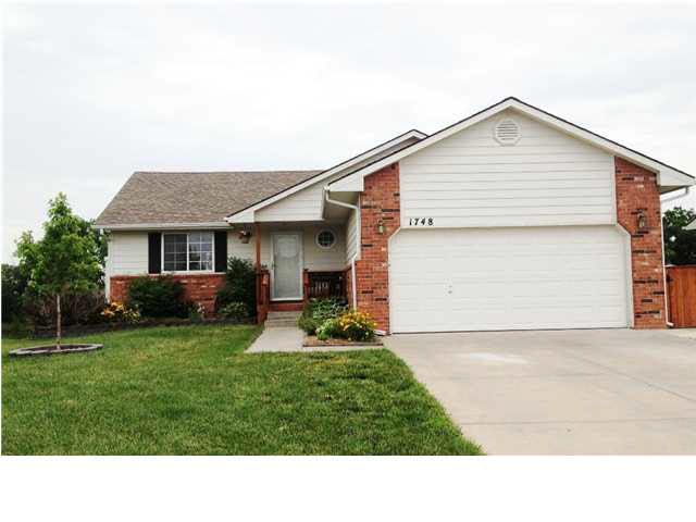 1748 Walnut Creek Dr, Derby, KS 67037
