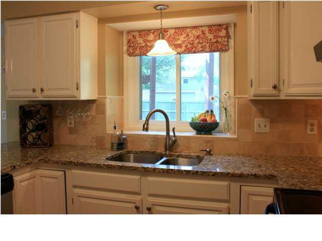 4206 Eagle Lake Ct, Bel Aire, KS 67220