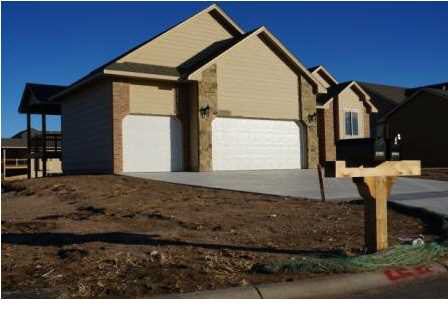 10916 Hampton Lakes Ct, Maize, KS 67101