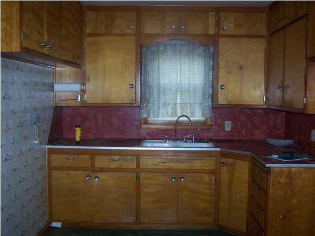 2433 S Walnut St, Wichita, KS 67217