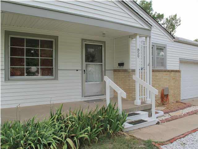 859 S Big Bend Rd, Wichita, KS 67218