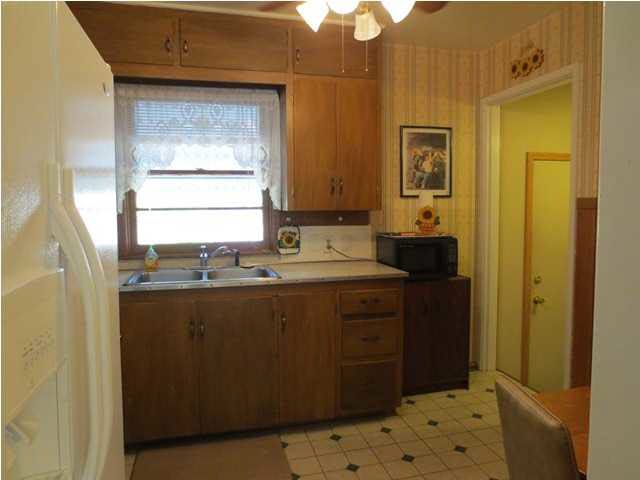 1932 S Pinecrest, Wichita, KS 67218