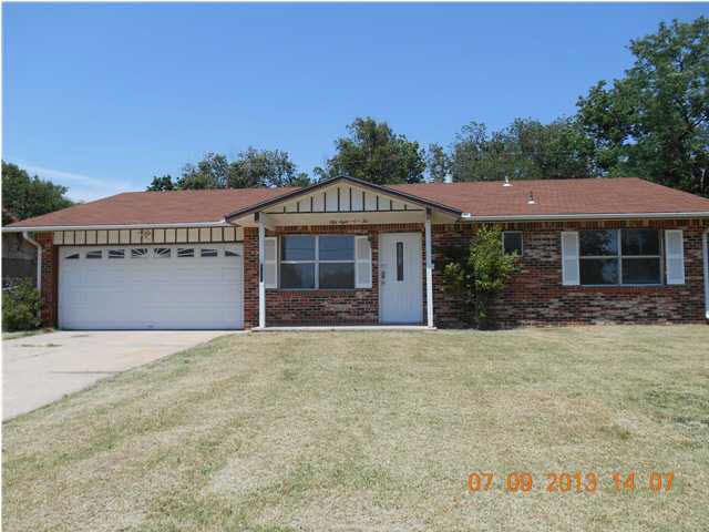 5802 E 41st St, Bel Aire, KS 67220
