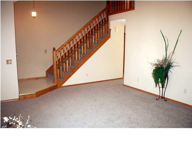 4424 N Eagle Lake Dr, Bel Aire, KS 67220
