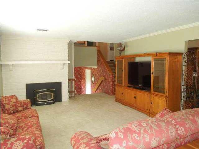 401 Rolling Hills Dr, Newton, KS 67114