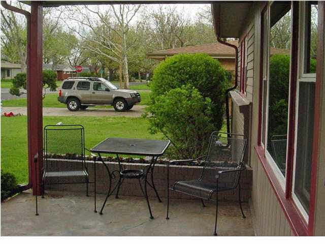 843 Brownthrush, Wichita, KS 67212
