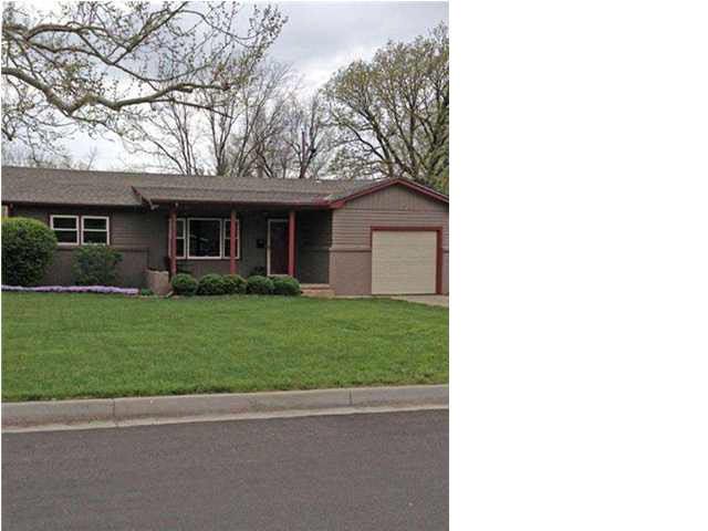843 Brownthrush, Wichita, KS 67212