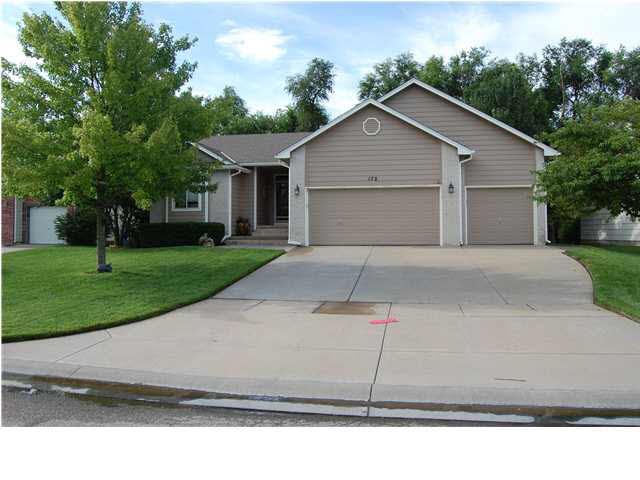 172 S Maple Dunes Ct, Wichita, KS 67235