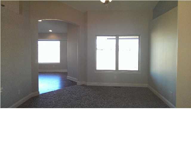304 Springlake Ct, Newton, KS 67114
